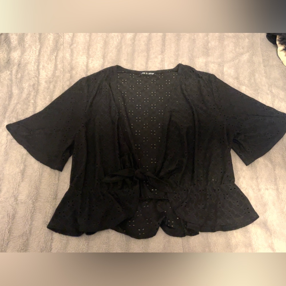 Cable & Gauge Black Tie Front Asymmetrical Blouse